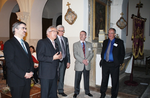 Nach dem Kirchenkonzert bei der Spendenzusage für die Kirchenrenovierung.