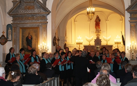 Der Projektchor beim Konzert in Berchères-sur-Vesgre 